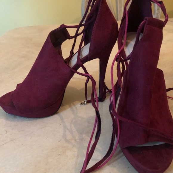 Heels. Dress heels - Picture 3 of 5